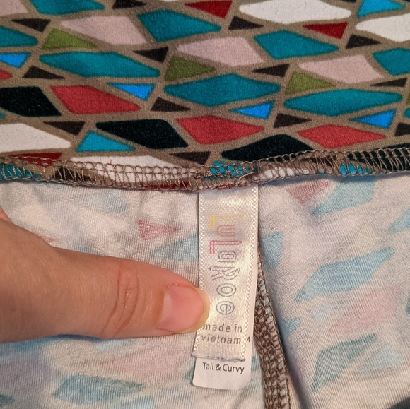 Tall and curvy - Picture 4 of 4